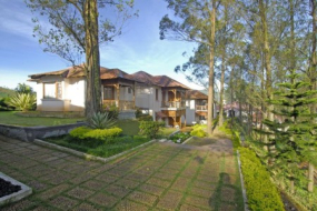 Kerala Honeymoon Package with Pool Villas